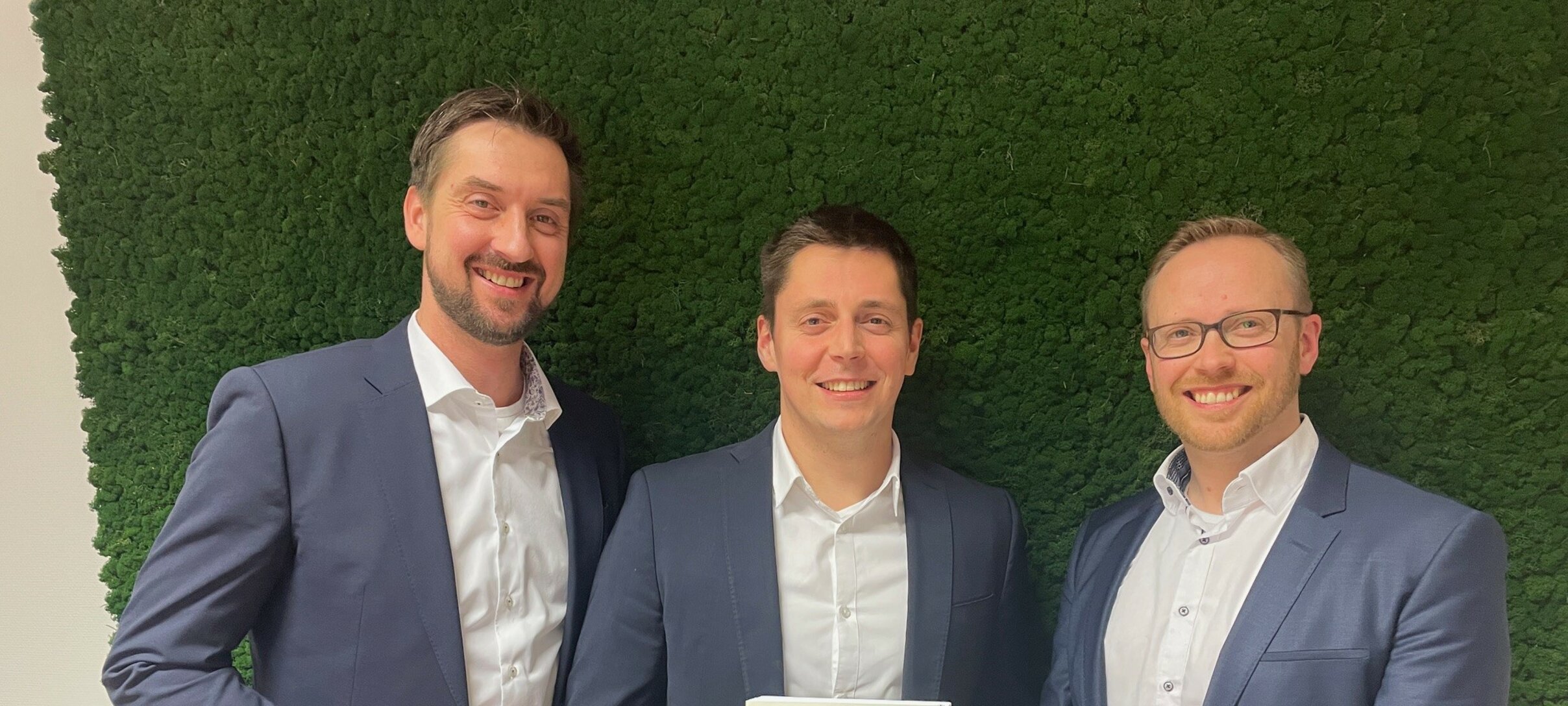 Die Geschäftsführung von Aixemtec nach der Vertragsunterzeichnung | © Schunk Group