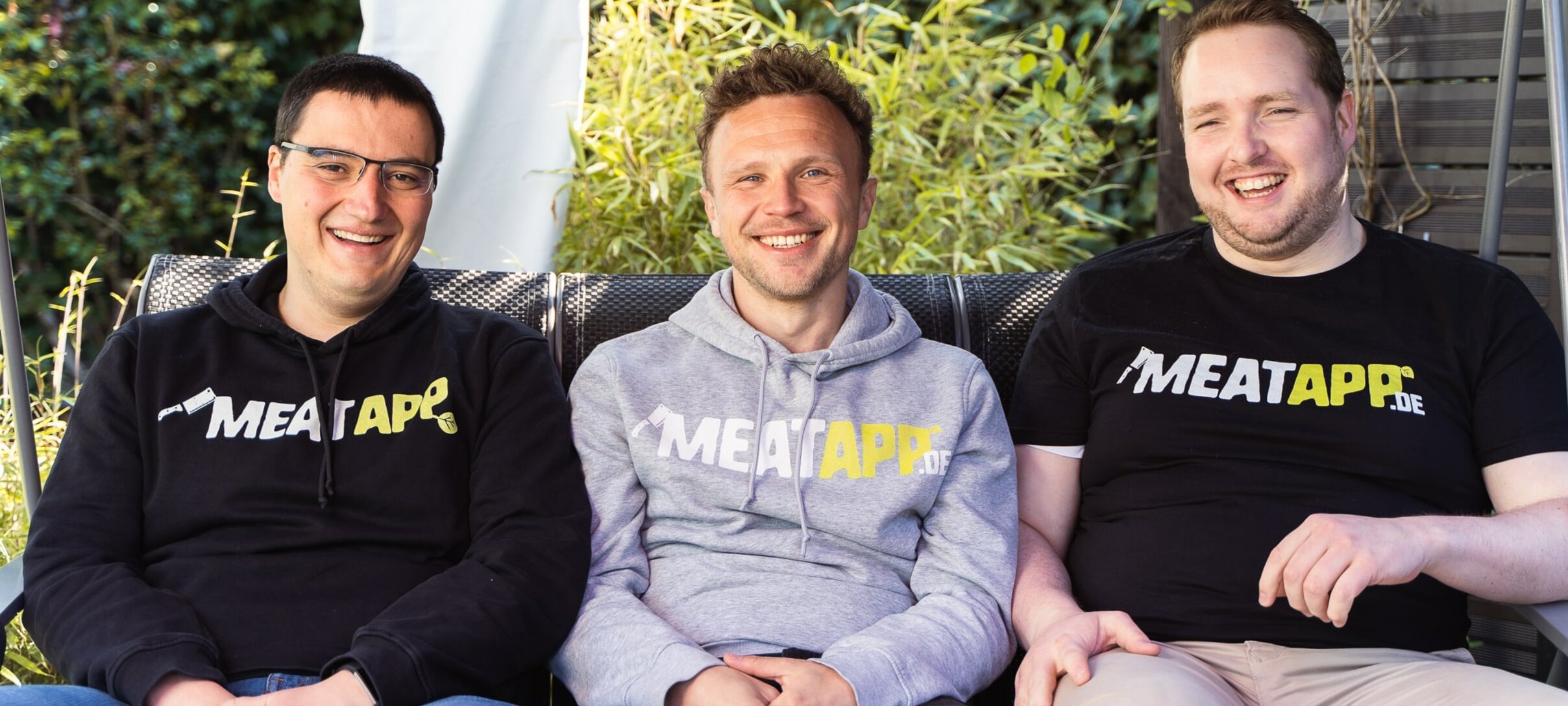 MeatApp.de beste Freunde seit über 20 Jahren, Gründer und Geschäftsführer Manuel Rühl (l.), Wojciech Konieczny (m.) und Julian Bonn (r.) wollen MeatApp im nächsten Jahr deutschlandweit ausrollen. | © MeatApp GmbH